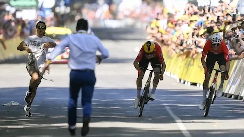 Stéphane Boury de dos à Toulouse.jpg