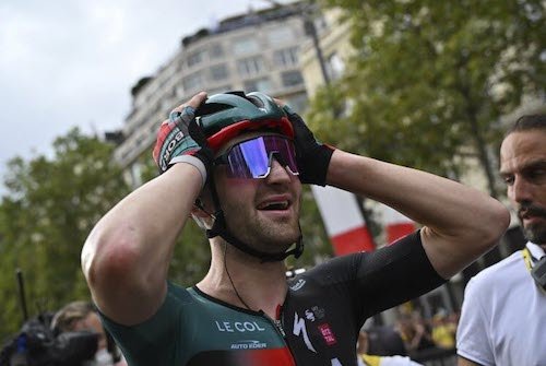 Jordi Meeus remporte sur les Champs Elysees la premiere victoire de sa carriere sur un grand tour.jpg