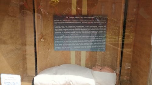 03 Hôtel Dieu - là où on abandonnait les bébés - photo de Fred.jpg