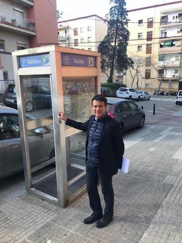 D’après les dernières informations, Manuel Valls quitte le gouvernement et retourne à son bureau..jpg