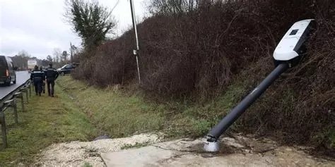 radar vandalisé.jpg