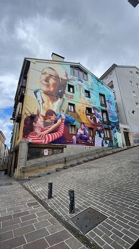 Vitoria Gasteiz Oeuvre nommée L'Égalité par son auteur.jpg