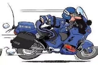 poursuite d'un cycliste par un gendarme à moto.jpg