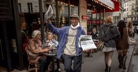 Ali Akbar, vendeur pakistanais de journaux à la criée.jpg