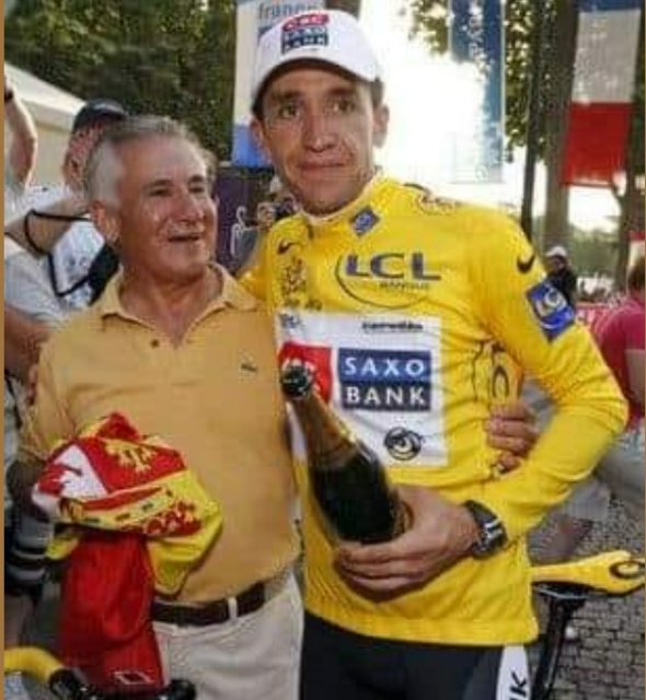 Souvenir Carlos Sastre 2008.jpg