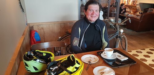 Sur cette photo il y a 2 mobilettes.jpg